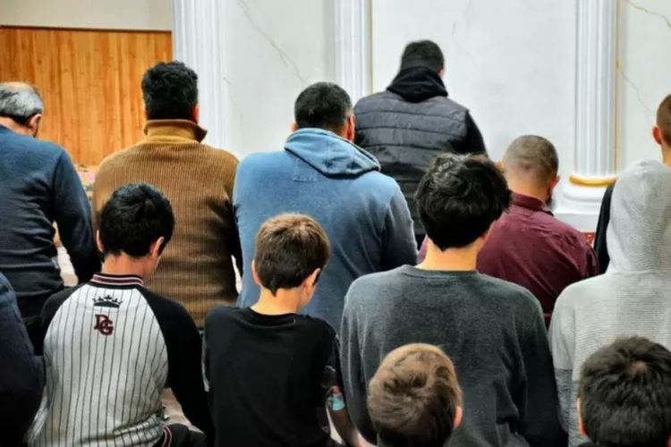 Masjid-masjid di Ukraina banyak yang dibuka untuk menampung para pengungsi.

