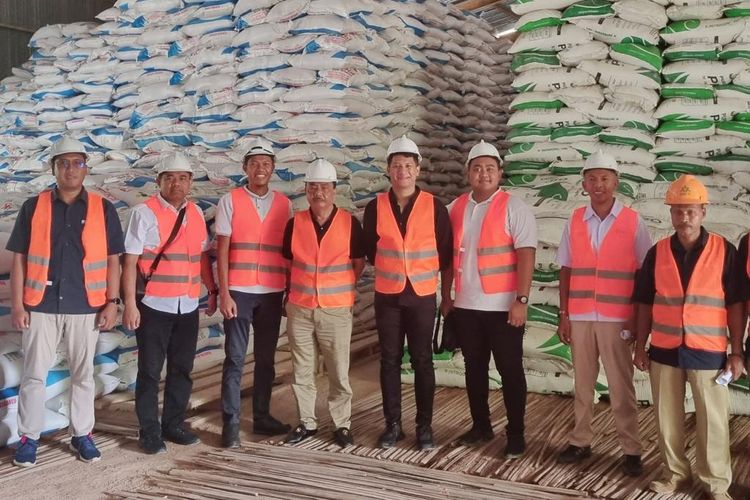 PT Pupuk Indonesia (Persero) terus berupaya meningkatkan pengawasan dan penyerapan pupuk bersubsidi pada akhir tahun 2023. Satu di antaranya, blusukan ke Provinsi Nusa Tenggara Timur (NTT), Rabu (13/12/2023).
