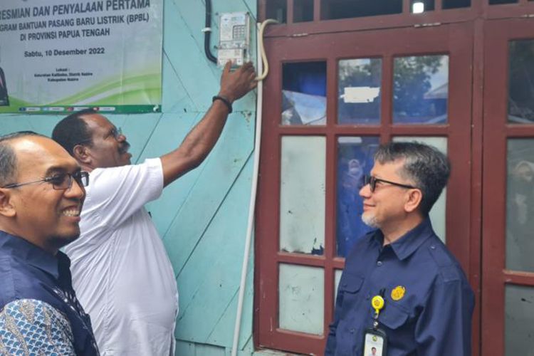 Kementerian ESDM memasang 304 listrik baru secara gratis di wilayah Papua Tengah. 

