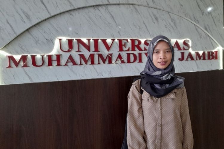 Masa kuliah Juliana di Universitas Muhammadiyah sudah 2 tahun atau sudah semester 4.