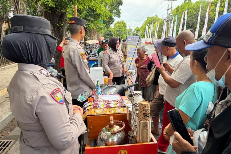 Jamling dan kopling di Taman Blambangan Banyuwangi. 