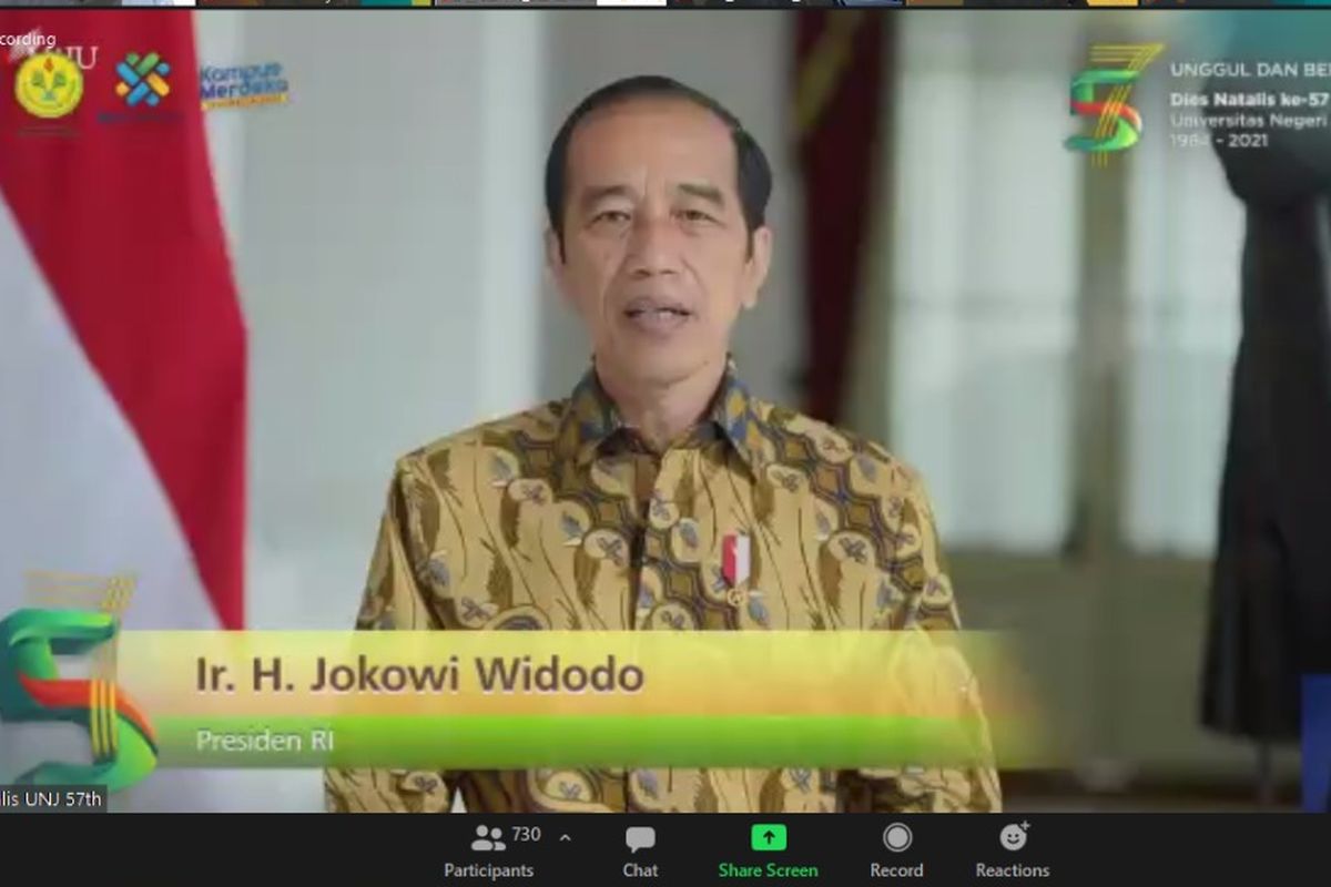 President Joko Widodo giving a commencement speech for Jakarta State University (UNJ) (20/5/2021).