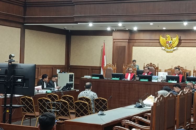 Hakim Ingatkan Ibrahim Arief untuk Tak Giring Opini Kasus Chromebook di Luar Sidang