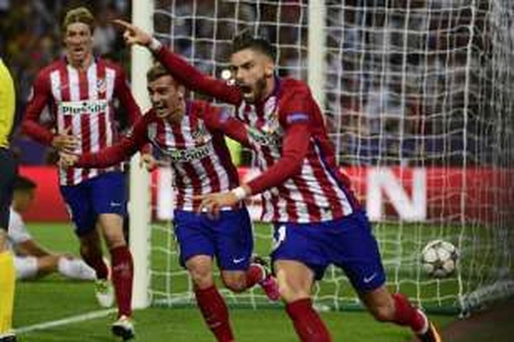 Pemain Atletico Madrid, Yannick Carrasco (depan), merayakan gol ke gawang Real Madrid, pada laga final Liga Champions di Stadion San Siro, Milan, Sabtu (28/5/2016) waktu setempat.