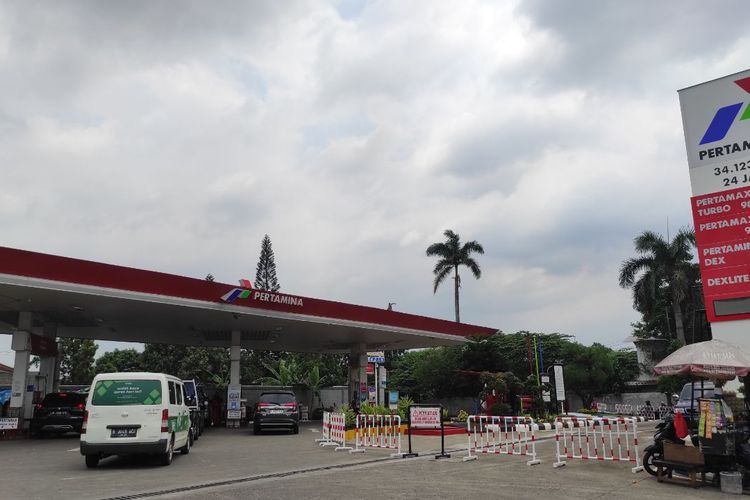 Penampakan Stasiun Pengisian Bahan Bakar Umum (SPBU) Kodam Bintaro 34-12304 di Jalan Bintaro Permai Raya, Pesanggrahan, Jakarta Selatan, Kamis (16/3/2023) 