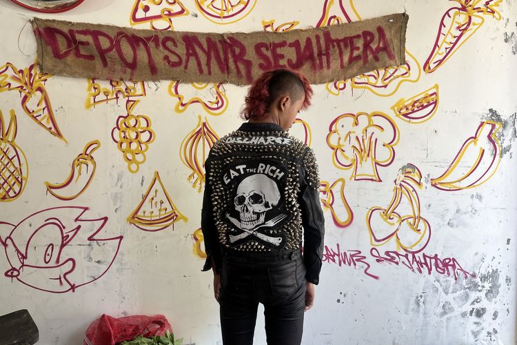 Fashion punk bukan sekadar gaya. Dari jaket kulit hingga mohawk, tiap item punya makna identitas, ekspresi, dan semangat kemandirian.