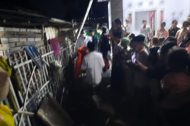 Foto: Kondisi di rumah korban ketika evakuasi jenazah Sumami (70) pada Selasa (2/1/2024).