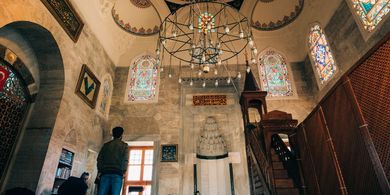 Doa Masuk Masjid: Arab, Latin, Arti, Doa Keluar, dan Adabnya