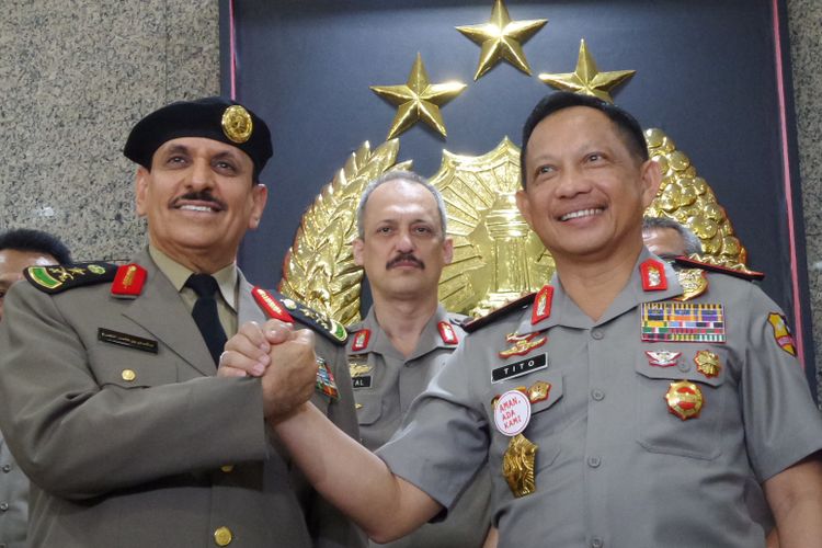 Kapolri Jenderal Pol Tito Karnavian bersama Kepala Kepolisian Arab Saudi General Othman bin Nasser Al Mehrej di Mabes Polri, Jakarta, Jumat (18/4/2017).