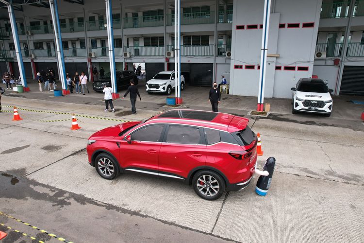  Untuk membuktikan keandalan Tiggo 7 Pro dan Tiggo 8 Pro, Chery mengajak media melakukan test drive langsung untuk menjajal keunggulan yang ditawarkan keduanya. Tes dilakukan tertutup di Sirkuit Sentul.