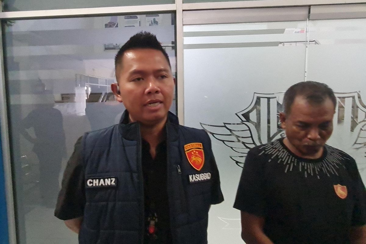 Kasubdit Paminal Bid Propam Polda Sumut, Kompol Chandra, saat diwawancarai di Kantor Satlantas Polrestabes Medan pada Kamis (30/10/2025).