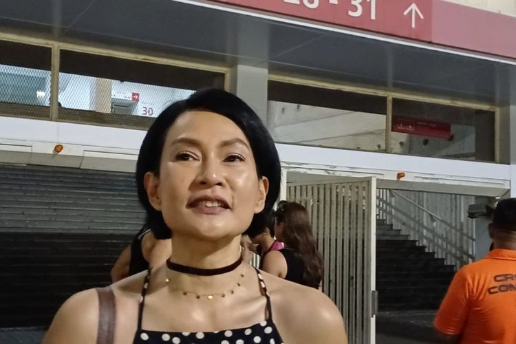 Endhita Nonton Kanye West di GBK, Penasaran dengan Dome Stage