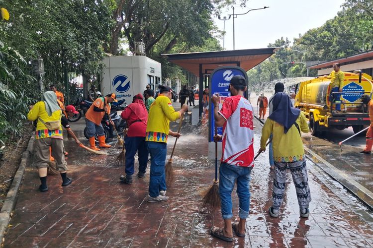 Ring 1 Monas Bau Pesing, Ganggu Pejalan Kaki hingga Petugas, Akhirnya Dibersihkan