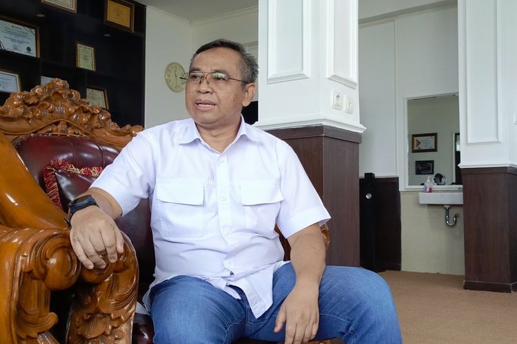 Kadisdukcapil Kabupaten Bandung, Yudi Abdurahman, saat diwawancarai soal data pendatang baru di wilayah Kabupaten Bandung, Jawa Barat pasca lebaran kemarin, Rabu (23/4/2025)