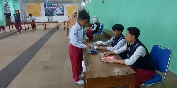 Saat Siswa SD Penasaran Jadi KPPS dan Mendaftar Panitia Pemilu di Sekolah