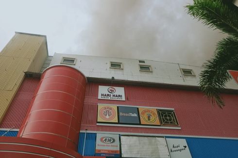 Lantai 5 Mal Lokasari Plaza di Taman Sari Jakbar Terbakar