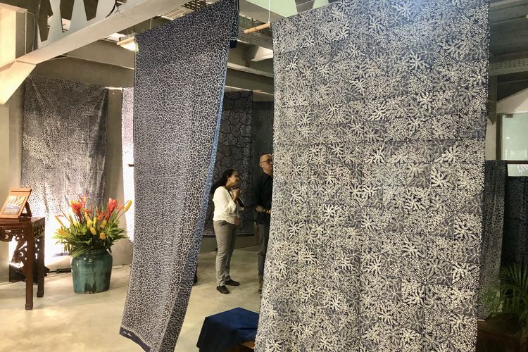 Kain batik indigo