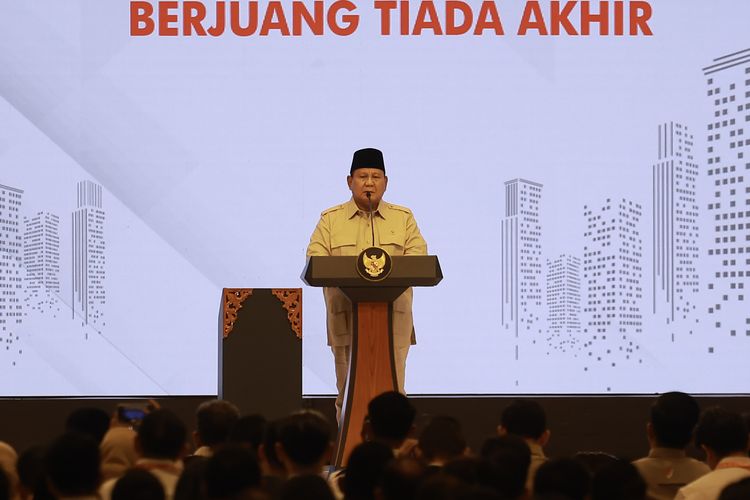 Saat Prabowo Menyeruput Kopi ketika Berbicara di Kongres IV TIDAR