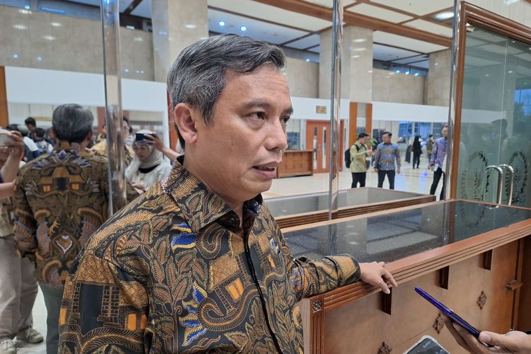 Direktur Utama (Dirut) PT Bank Tabungan Negara (Persero) Nixon LP Napitupulu usai Rapat Dengar Pendapat dengan Komisi VI DPR RI, Kamis (21/8/2025). 
