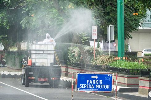 Usai Demo Tolak Omnibus Law, Alun-alun Purwokerto Disemprot 1.000 Liter Disinfektan