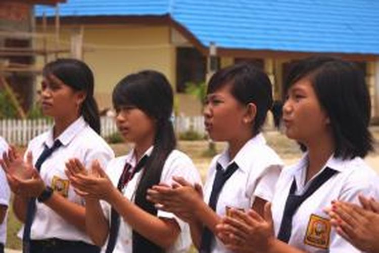 Setiap siswa yang telah mengikuti ujian nasional (UN) berhak mendapatkan sertifikat hasil UN (SHUN). Berapapun nilai yang diperoleh, sekolah wajib menyerahkan SHUN kepada siswa.
