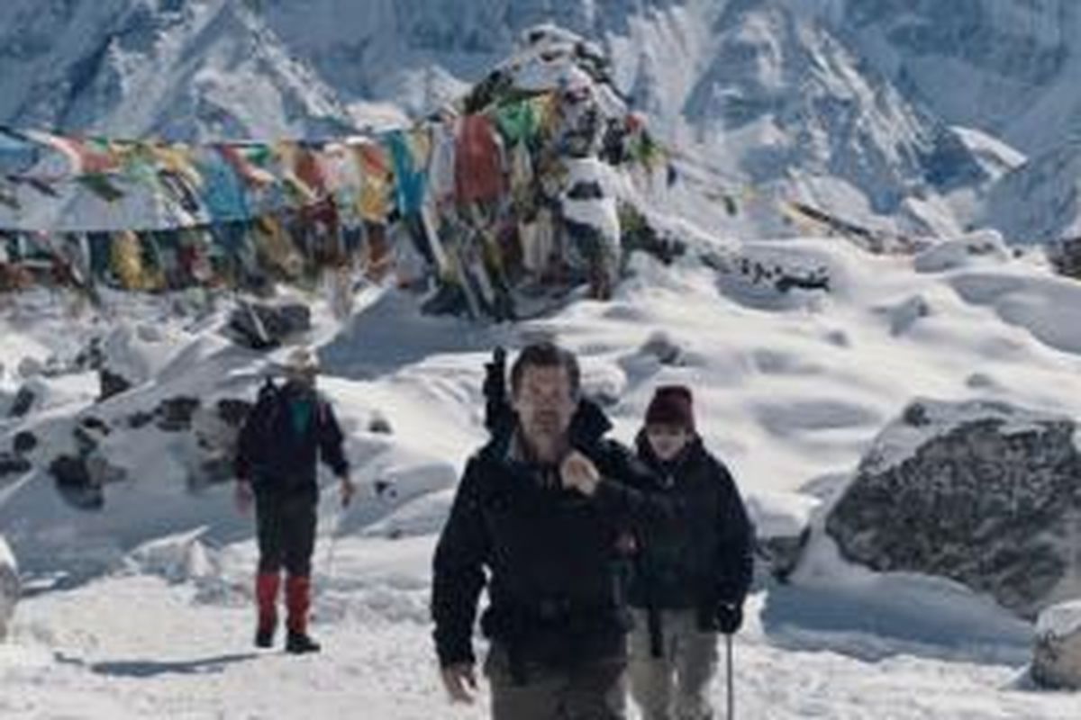 Josh Brolin dan Jason Clarke dalam film Everest.