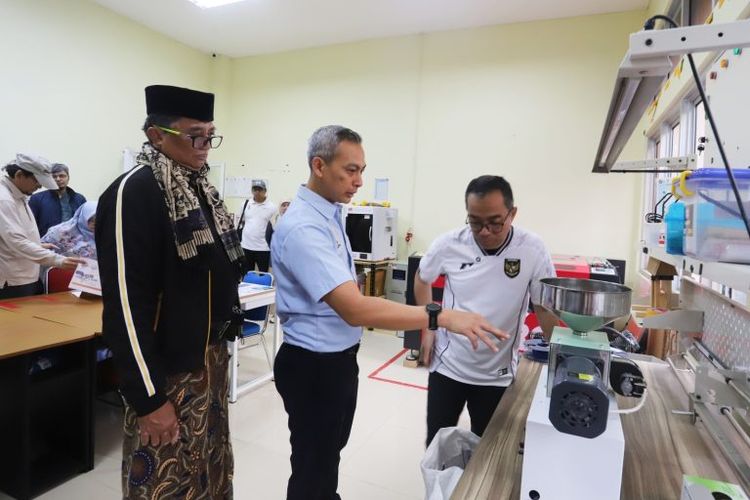 Manfaatkan Sampah dan Akrilik, UB Kembangkan Mesin Pencetak Lembaran Plastik