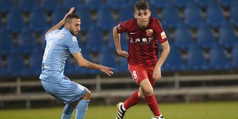 Oscar menjalani debutnya bersama Shanghai SIPG di Doha, Qatar, Senin (8/1/2017).