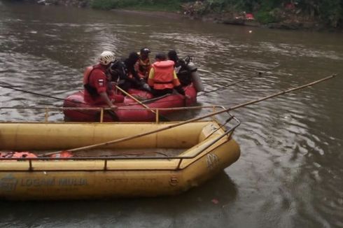 Berenang di Kali Ciliwung Srengseng Sawah, Seorang Remaja Hanyut 