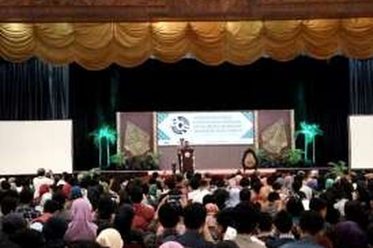 Wakil Presiden Jusuf Kalla saat memberikan sambutannya di acara pembukaanAnticorruption Summit 2016 di Grha Sabha Pramana UGM, Selasa (25/10/2016)  