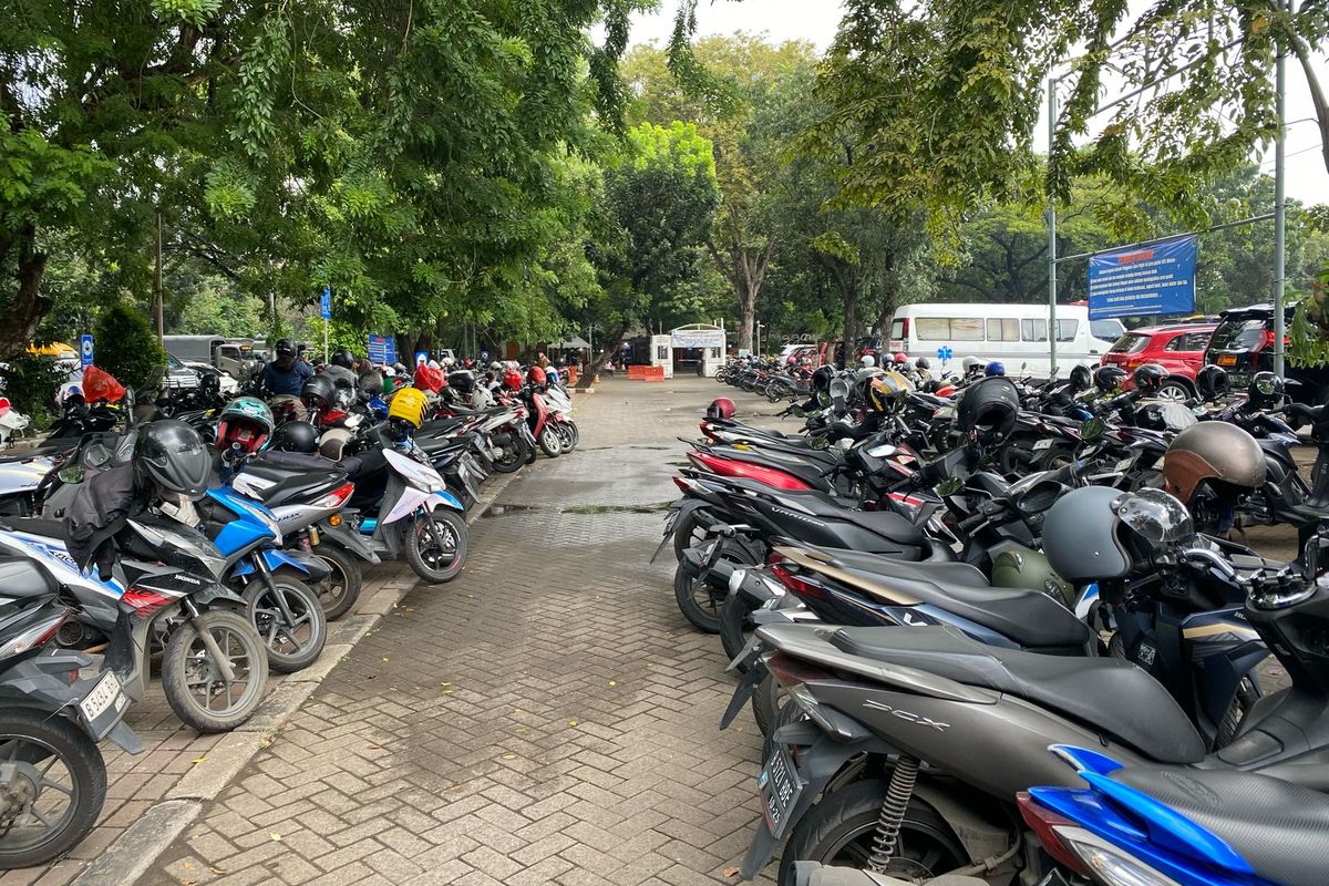Kondisi area parkir IRTI Monas, Gambir, Jakarta Pusat.