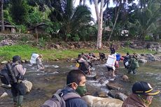 Perjuangan Antar Logistik Pilkada ke Pelosok Kalsel, Seberangi Sungai hingga Menginap di Hutan 