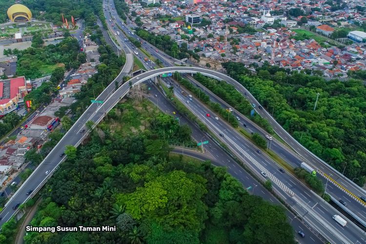 Ilustrasi Jalan Tol Simpang Susun Taman Mini