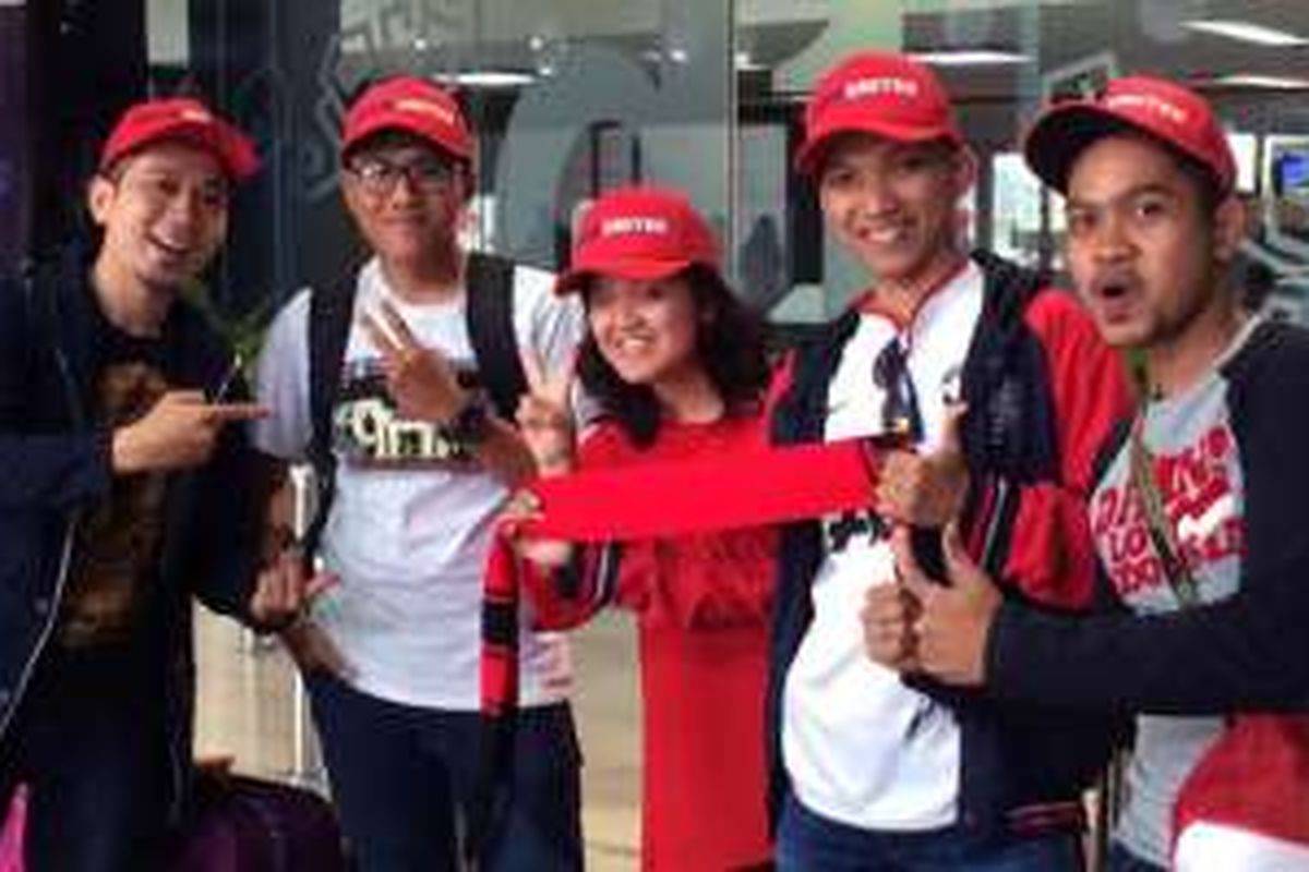 Para pemenang Chevrolet Fan Club bertolak dari Indonesia pada Selasa (17/5/2016) untuk mengunjungi stadion Manchester United, Old Trafford, di kota Manchester, Inggris. 
