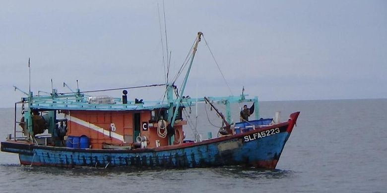 Fakta 2 Kapal Malaysia Ber-ABK Warga Indonesia, Curi Ikan di Selat Malaka,  Ditangkap Hampir Bersamaan Halaman all - Kompas.com