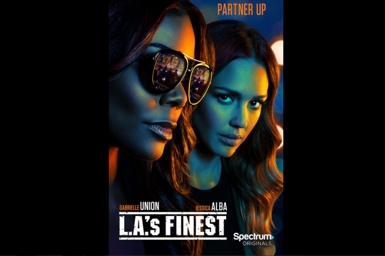 Gabrielle Union dan Jessica Alba dalam serial komedi aksi L.A.'s Finest (2019).