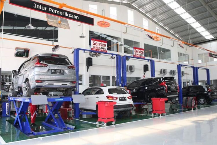 Ilustrasi area servis kendaraan di bengkel Mitsubishi Motors. 