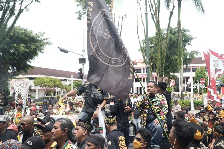 Berjalan Damai, Tiga Ormas Unjuk Rasa di DPRD Balikpapan