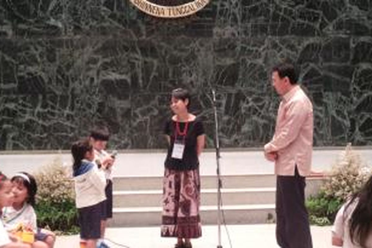 Pelaksana Tugas (Plt) Gubernur DKI Jakarta Basuki Tjahaja Purnama saat menerima siswa SD Gemala Ananda, Jakarta, Kamis (19/6/2014).