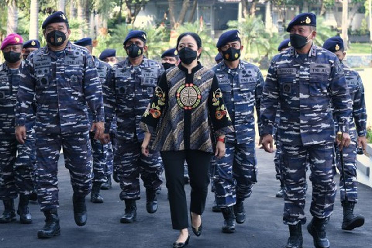 Ketua DPR RI Dr. (H.C.) Puan Maharani saat memberikan kuliah umum di Sekolah Staf dan Komando Angkatan Laut (Seskoal), Jakarta, Rabu (2/6/2021). 
