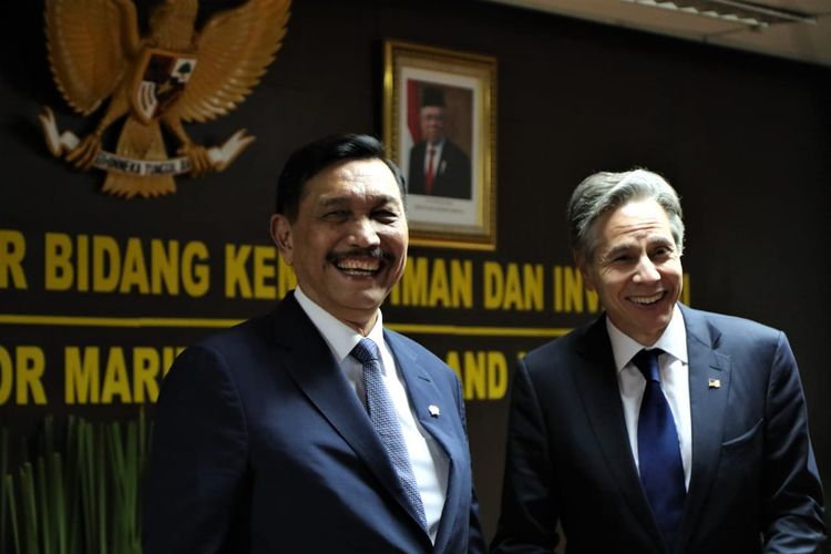 Indonesia's Coordinating Minister for Maritime Affairs and Investment Luhut Binsar Pandjaitan (left) welcomes US Secretary of State Antony Blinken in Jakarta on Tuesday, Dec. 14, 2021. 