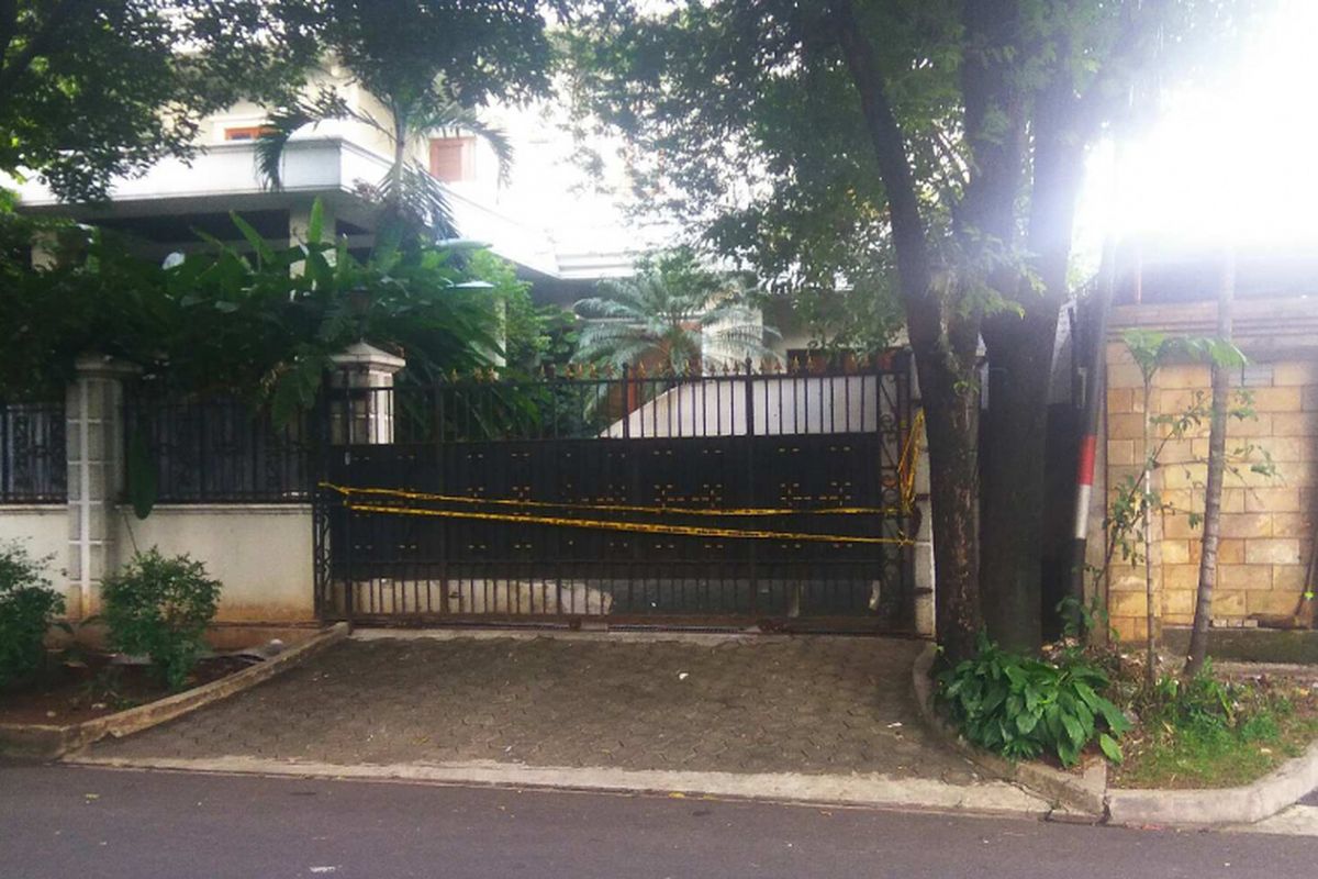 Rumah mewah di Jalan Sekolah Duta Raya, Pondok Indah, Jakarta Selatan yang dijadikan tempat operasi sindikat penipu dari China.