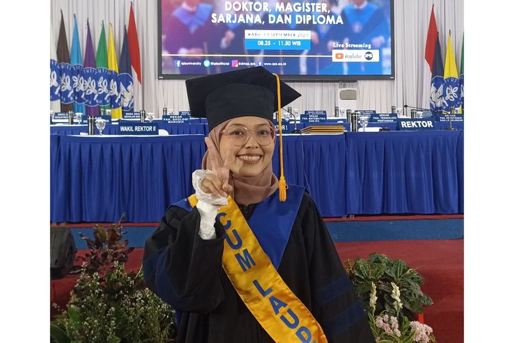 R.Avida Shanaz Nabila, mahasiswa S2 IPB University dengan IPK 4,0.