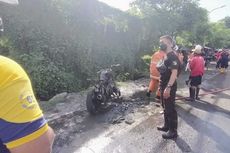 Diduga Korsleting, Motor Milik Pria Asal Gresik Terbakar di Jalan Raya