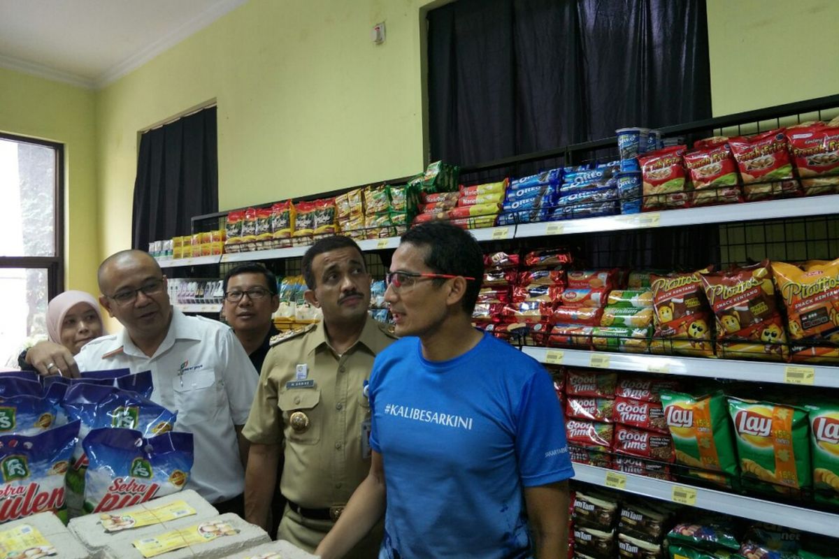 Wakil Gubernur DKI Jakarta Sandiaga Uno meresmikan Gerai Tani di Jalan I Gusti Ngurah Rai, Selasa (7/8/2018). 