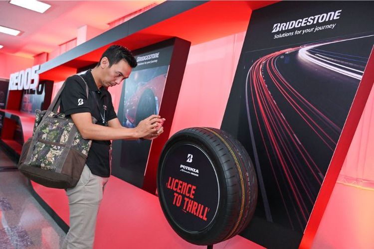 Bridgestone Potenza Adrenalin RE005.