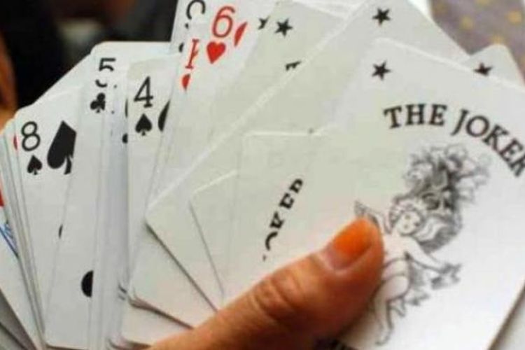 Judi. Seorang kakek 80 tahun di Nganjuk ditangkap karena judi