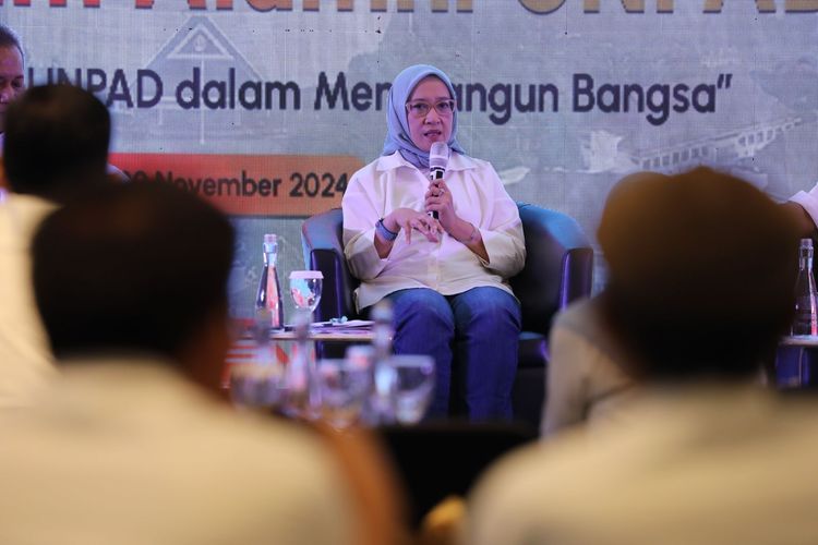 Menteri Rini ajak kolaborasi perkuat reformasi birokrasi dalam Sarasehan Kebangsaan UNPAD.