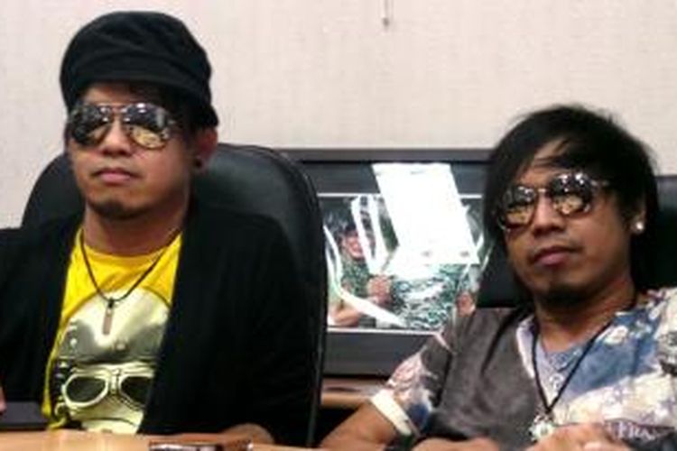 Band Radja, Moldy (gitar), dan Ian Kasela (vokal)