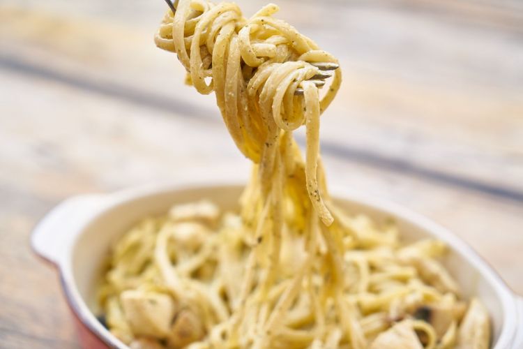 Resep Spaghetti Carbonara Rumahan, Creamy dengan Susu dan Keju
